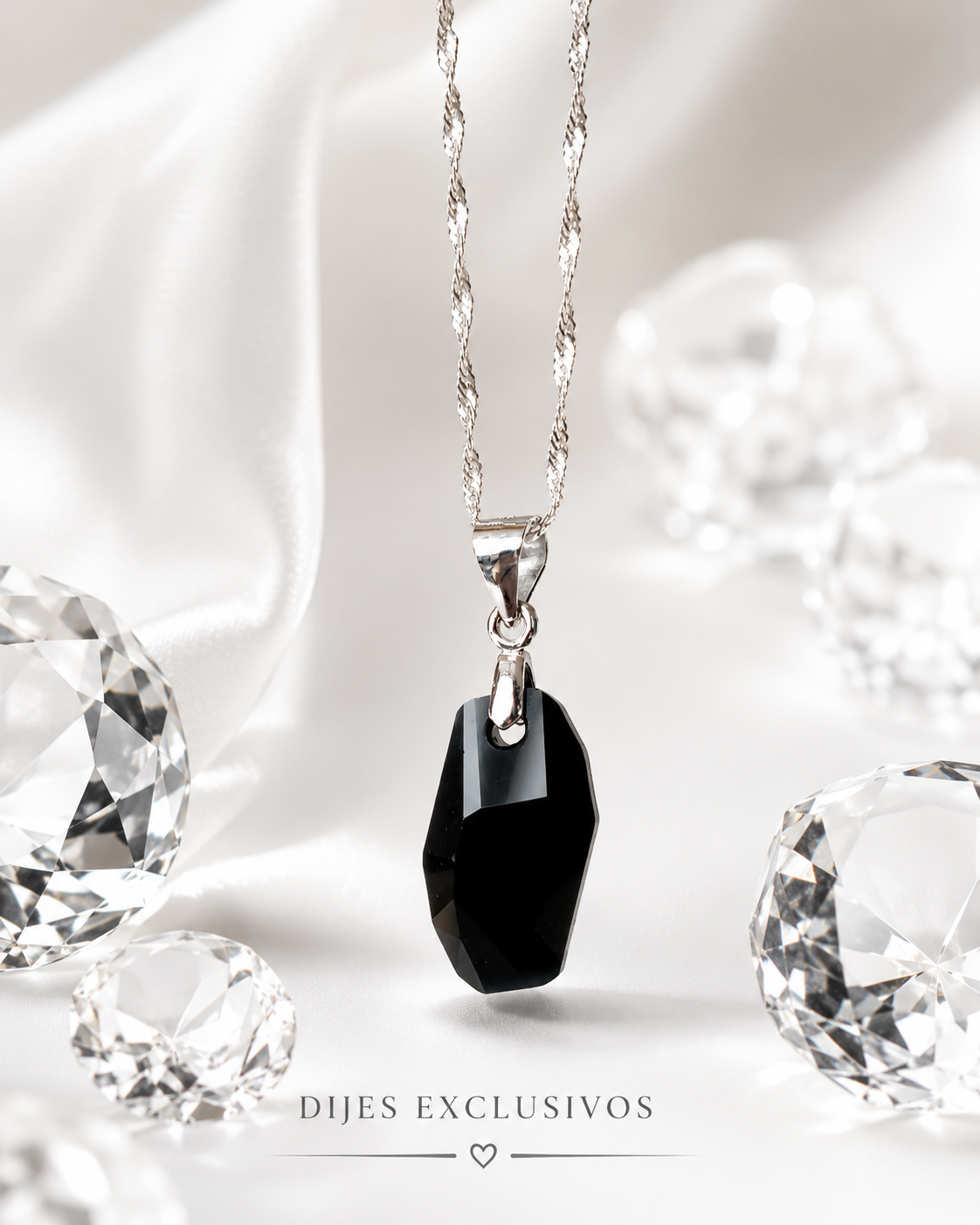 Dije sin cadena elaborado con cristales Swarovski®